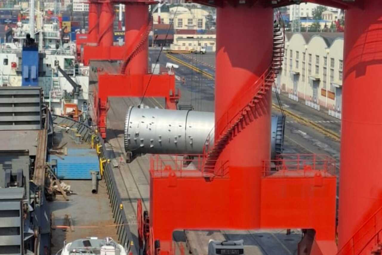 Перевезення важкої техніки морем: що перевірити до фрахтування судна